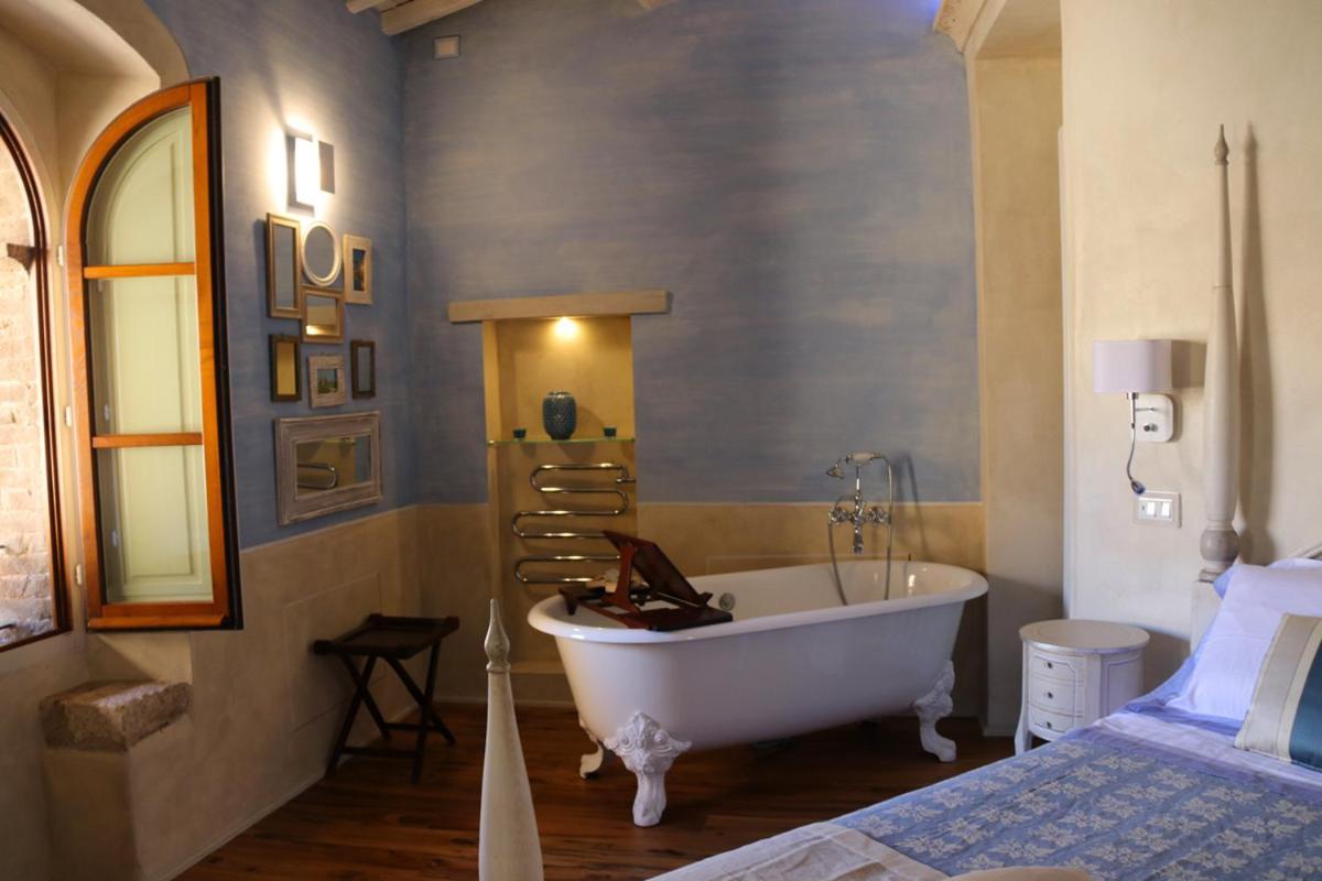 Il Mastio Di Spedaletto Bed & Breakfast Пиенца Екстериор снимка
